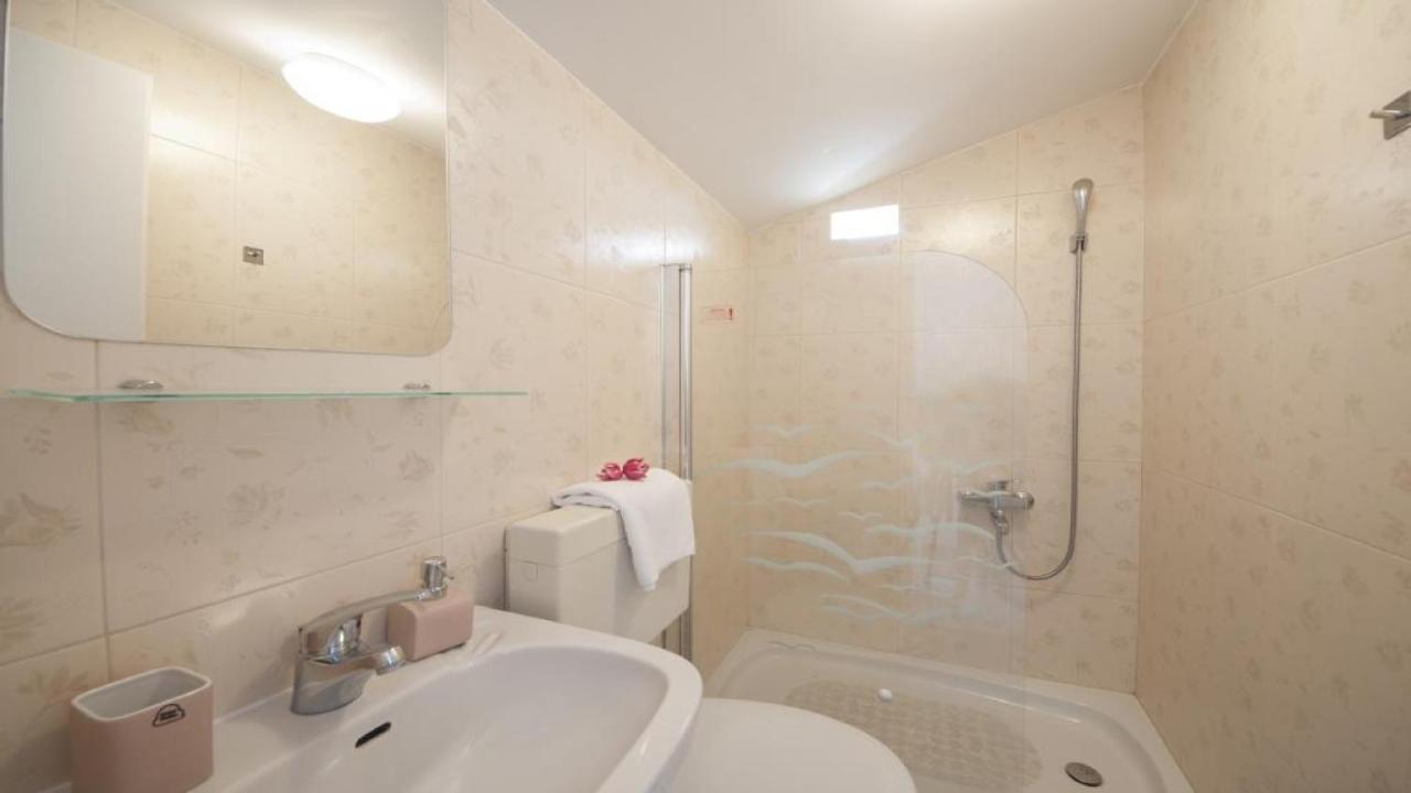 Apartments Angela Baška Voda Chambre photo