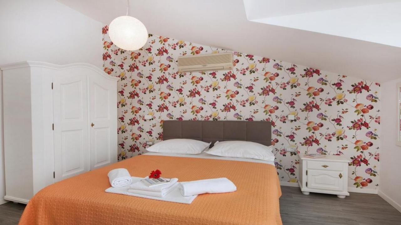 Apartments Angela Baška Voda Extérieur photo