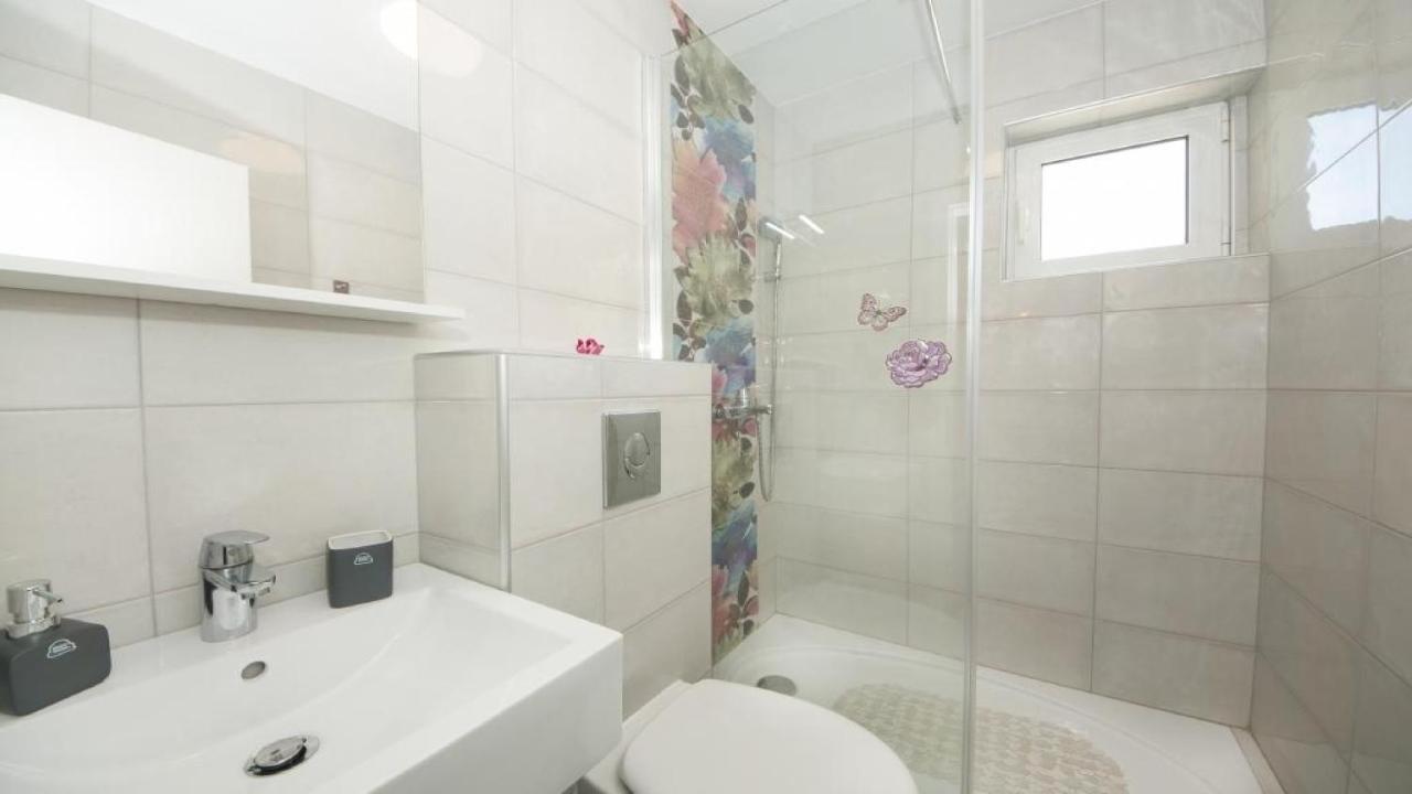 Apartments Angela Baška Voda Extérieur photo