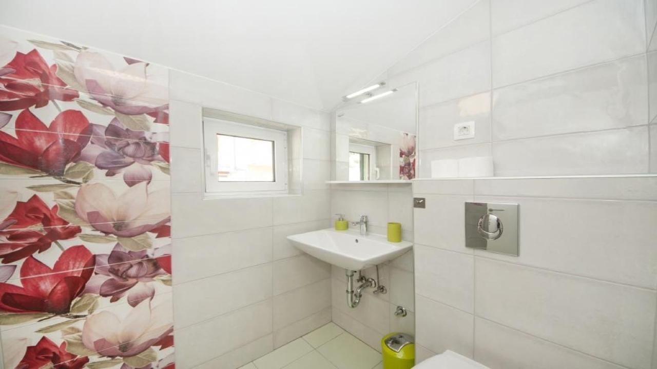 Apartments Angela Baška Voda Extérieur photo